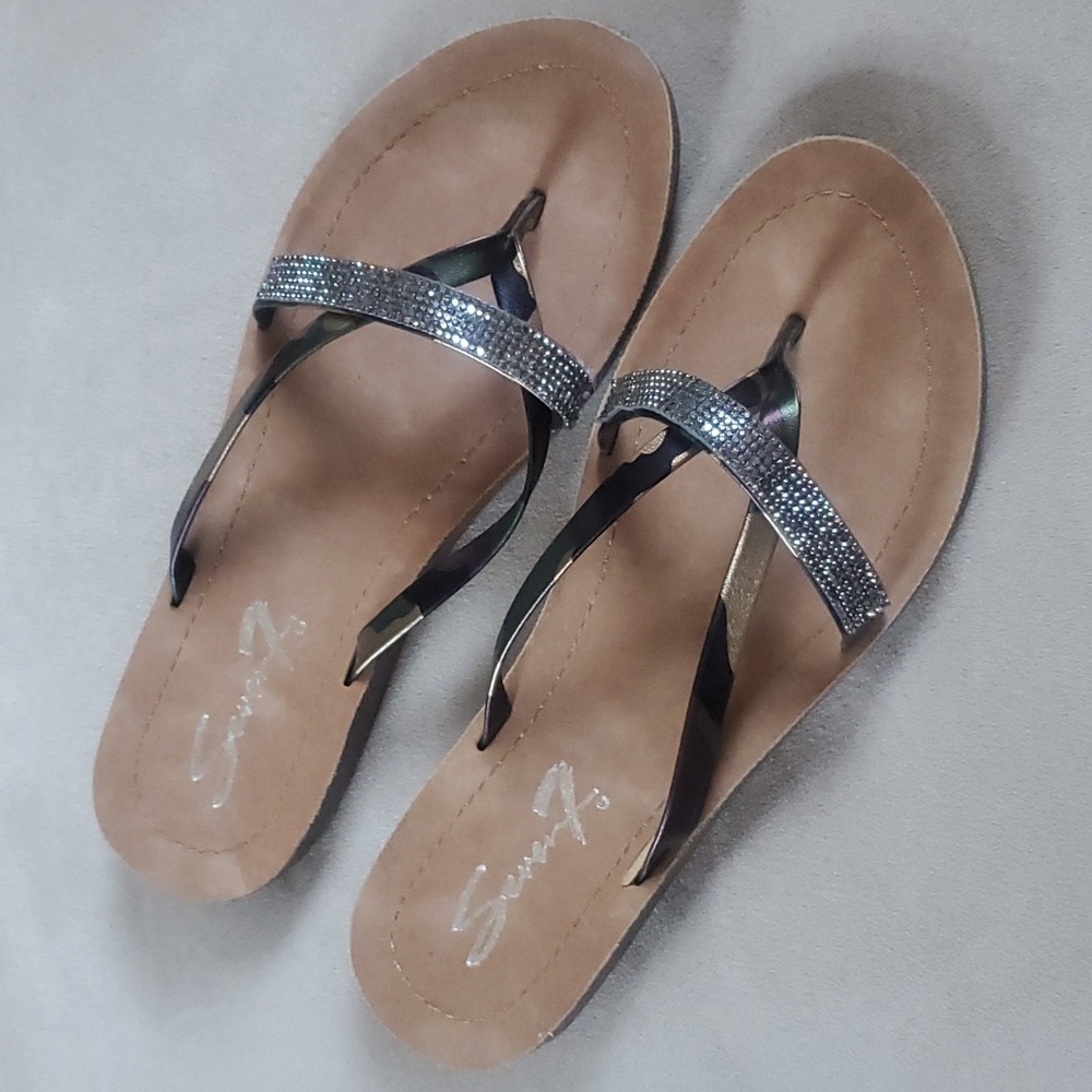 Seven7 Women's Sandals with Black and Gold tone Straps Size 11
